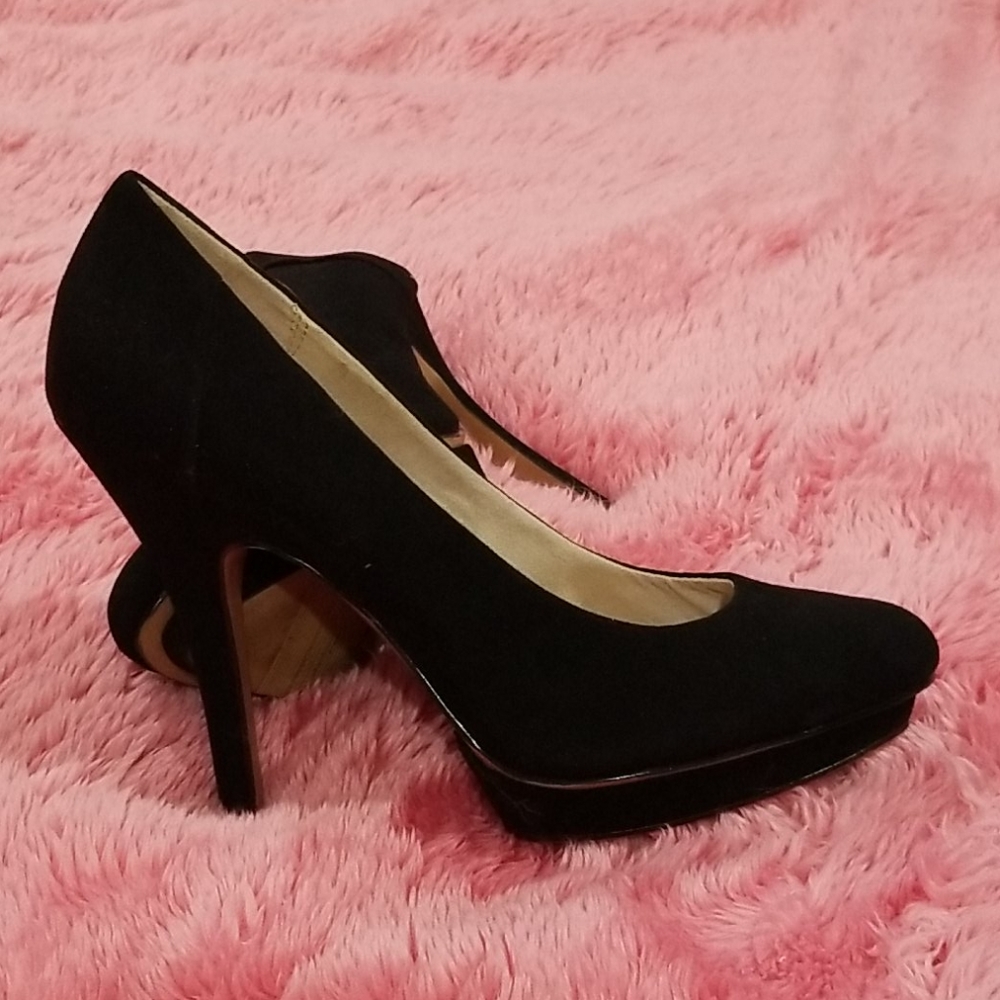 Shoes - Picture 4 of 7